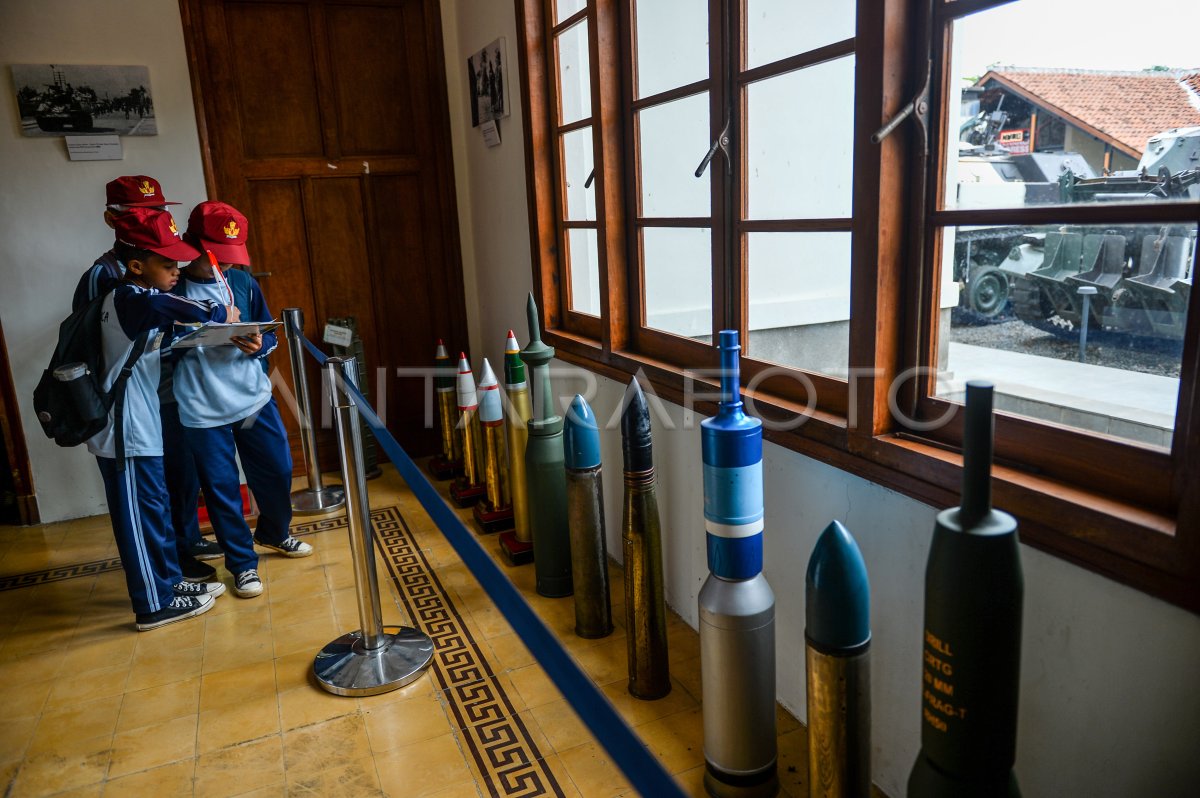 RUANG KOLEKSI PERLENGKAPAN